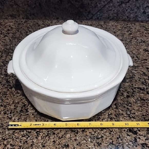 Pfaltzgraff Heritage White 2-quart covered casserole dish White Ceramic Lidded - Picture 6 of 10